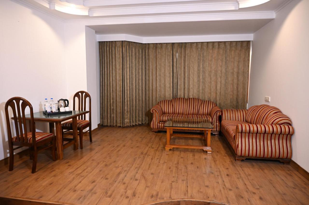 Hotel Lawrence Amritsar Esterno foto